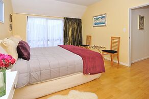 Salisbury St Villa 1