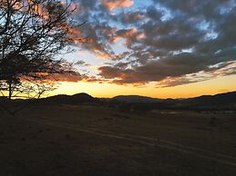 Dam It Getaway- Homestead