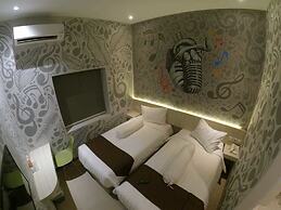 Front One Boutique Brani Solo