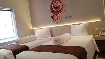 Front One Boutique Brani Solo