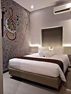 Front One Boutique Brani Solo