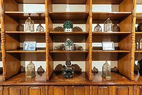 RedDoorz Premium near Greenbelt Makati