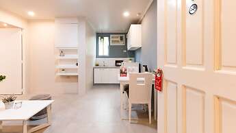 RedDoorz Premium near Greenbelt Makati