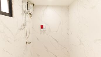 RedDoorz Premium near Greenbelt Makati