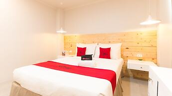 RedDoorz Premium near Greenbelt Makati