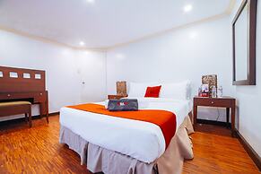 RedDoorz Premium near Greenbelt Makati