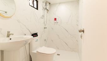 RedDoorz Premium near Greenbelt Makati