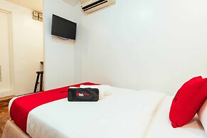 RedDoorz Premium near Greenbelt Makati