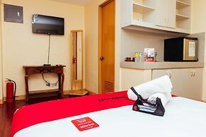 RedDoorz near Little Tokyo Makati