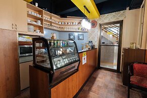 RedDoorz near Little Tokyo Makati