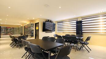 RedDoorz @ Hotel Rosemarie