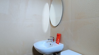 RedDoorz @ Hotel Rosemarie