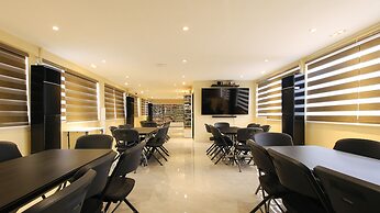 RedDoorz @ Hotel Rosemarie