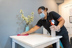 RedDoorz @ Hotel Rosemarie