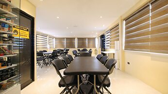 RedDoorz @ Hotel Rosemarie