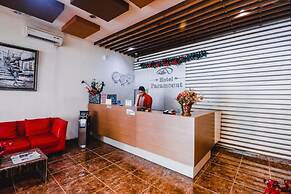 RedDoorz Plus near Sultan Hasanuddin Airport