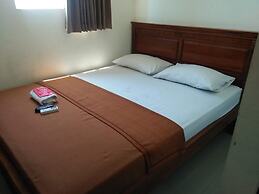 RedDoorz @ Raya Ngagel 2