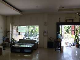 RedDoorz @ Raya Ngagel 2