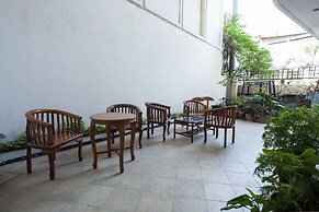 RedDoorz @ Raya Ngagel 2