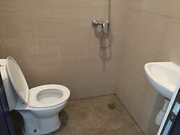 RedDoorz @ Raya Ngagel 2