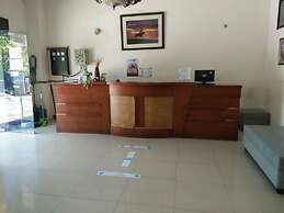 RedDoorz @ Raya Ngagel 2