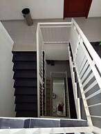 RedDoorz @ Raya Ngagel 2