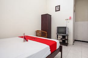 RedDoorz @ Raya Ngagel 2