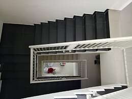 RedDoorz @ Raya Ngagel 2