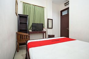 RedDoorz @ Raya Ngagel 2