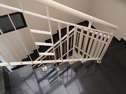 RedDoorz @ Raya Ngagel 2