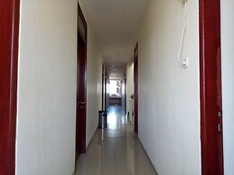 RedDoorz @ Raya Ngagel 2