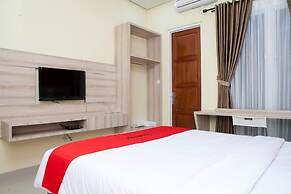 RedDoorz Plus near Pasundan University