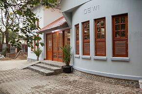 RedDoorz Plus near Pasundan University