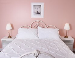 Gateway to Greenwich Suites