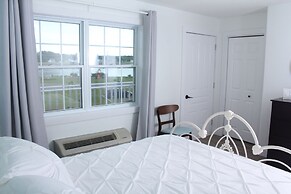 Gateway to Greenwich Suites