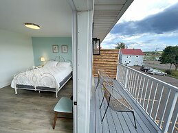 Gateway to Greenwich Suites