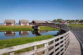 Gateway to Greenwich Suites