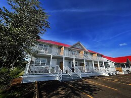 Gateway to Greenwich Suites