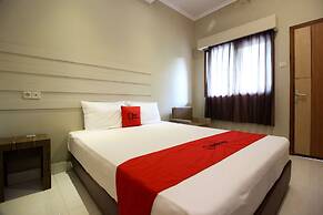RedDoorz Plus @ Jalan Damai 2