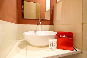 RedDoorz Plus @ Jalan Damai 2