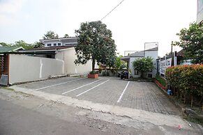 RedDoorz Plus @ Jalan Damai 2