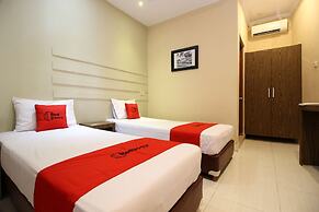 RedDoorz Plus @ Jalan Damai 2