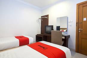 RedDoorz Premium @ Raya Nginden