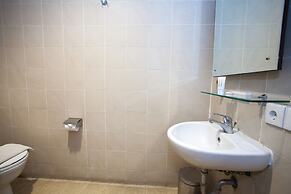 RedDoorz Premium @ Raya Nginden