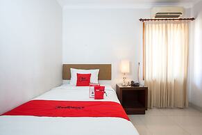 RedDoorz Premium @ Raya Nginden