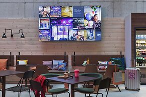 Moxy Frankfurt City Center