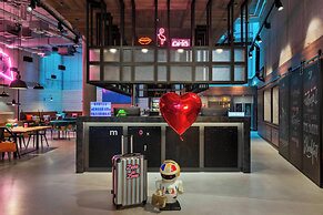 Moxy Frankfurt City Center