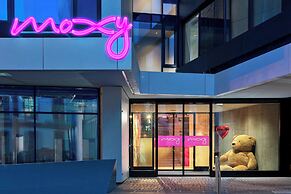 Moxy Frankfurt City Center