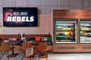 Moxy Frankfurt City Center