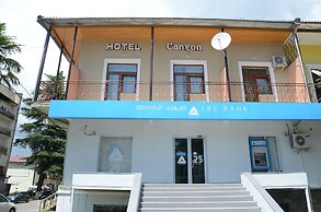 Canyon Hotel